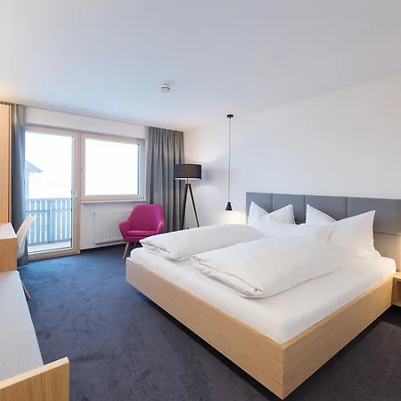 Loewen בית הארחה 3*